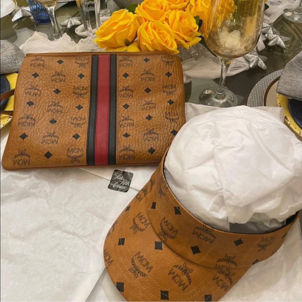 NWOT pouchette $270  visor $240
